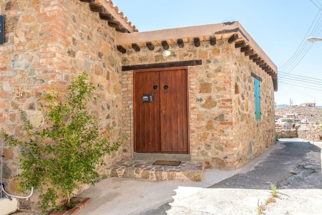 Gasthaus Farmakas Living Exterior foto