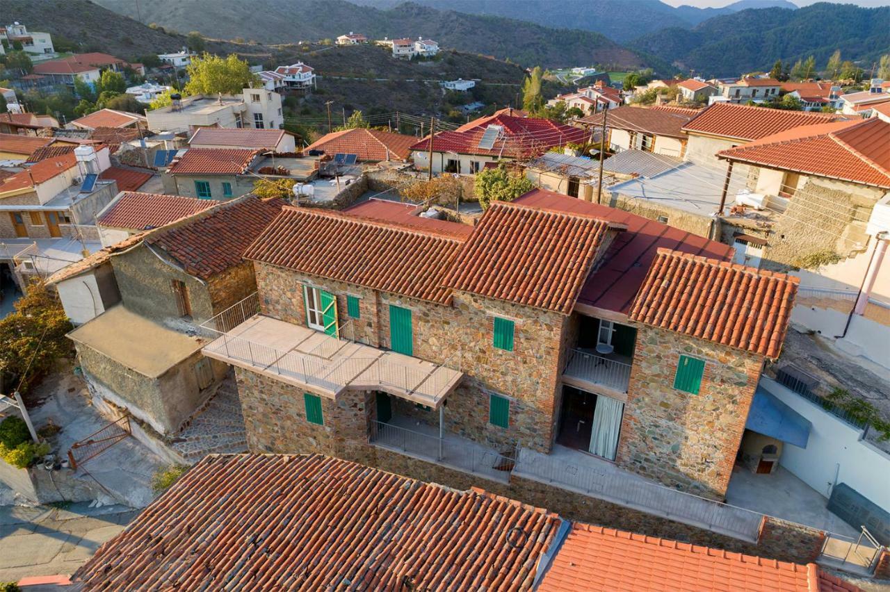 Gasthaus Farmakas Living Exterior foto